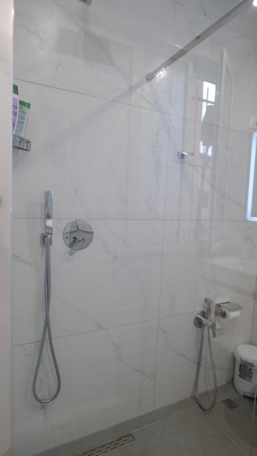 Kristi Apartments 02 Тирана Екстер'єр фото