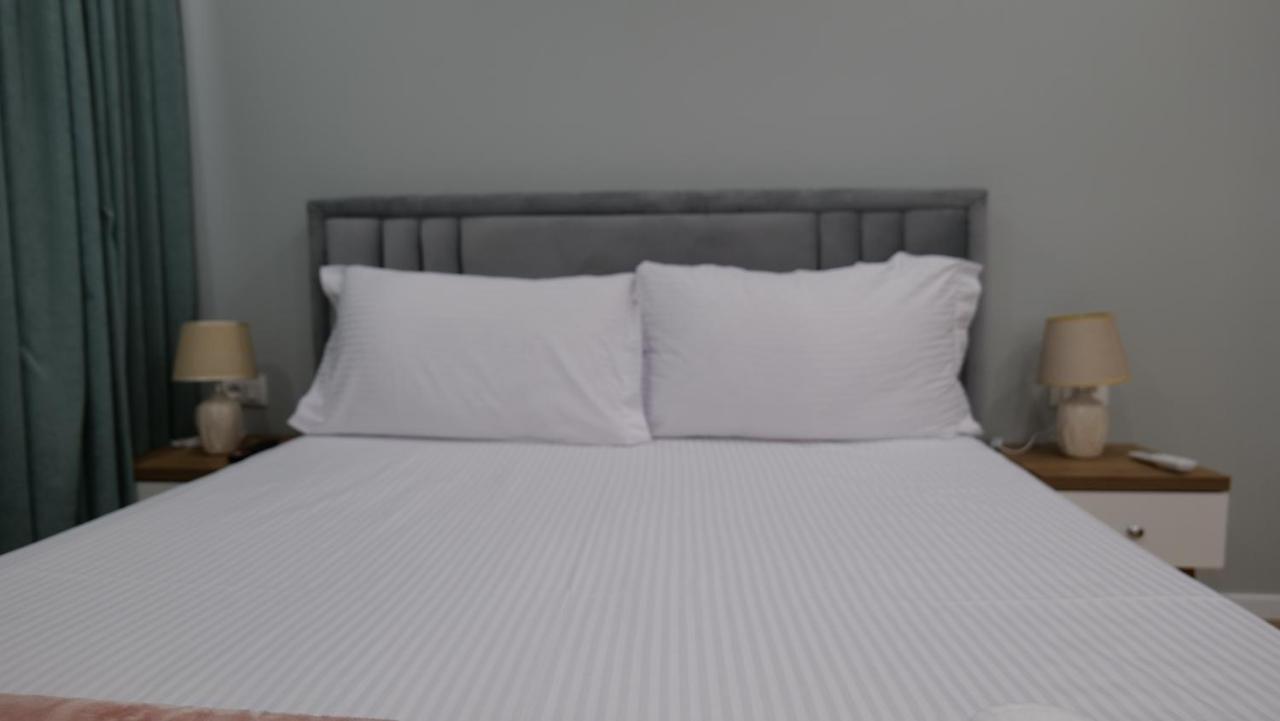 Kristi Apartments 02 Тирана Екстер'єр фото